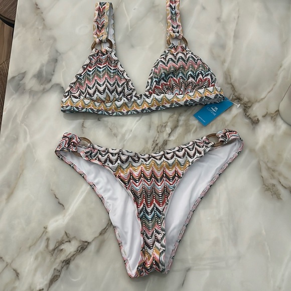 NWT Cupshe Chevron V-Neck Triangle Top & O-Ring Hipster Bikini Set - Picture 3 of 9